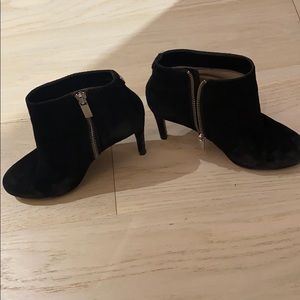 Micheal kors boots black